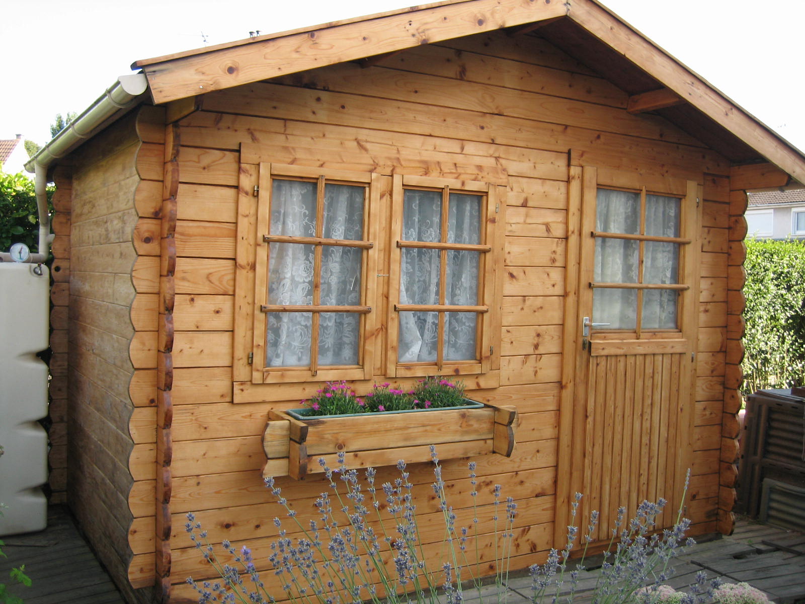 Cabane de jardin avec saturateur bois incolore