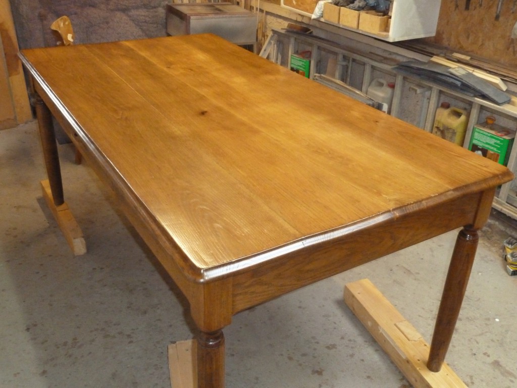 table en bois rénovée