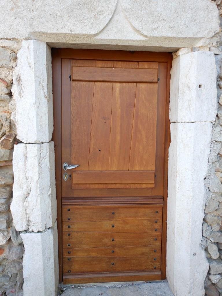 porte nord en chêne et volets en châtaignier