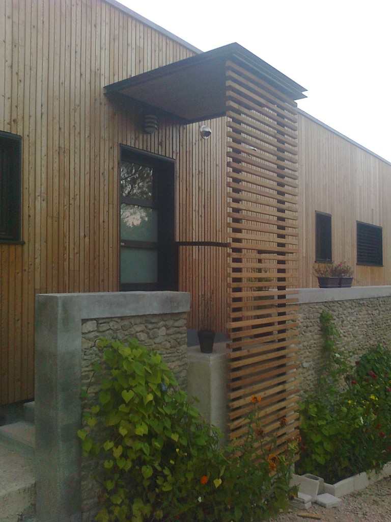 entrée d'une maison d'architecte en bois