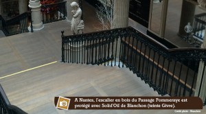 parquet et escalier d'un passage couvert à Nantes