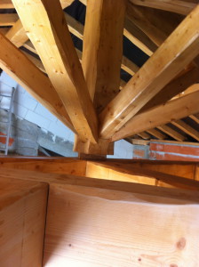 charpente en bois avec saturateur teinté