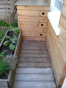 saturateur incolore sur terrasse en bois