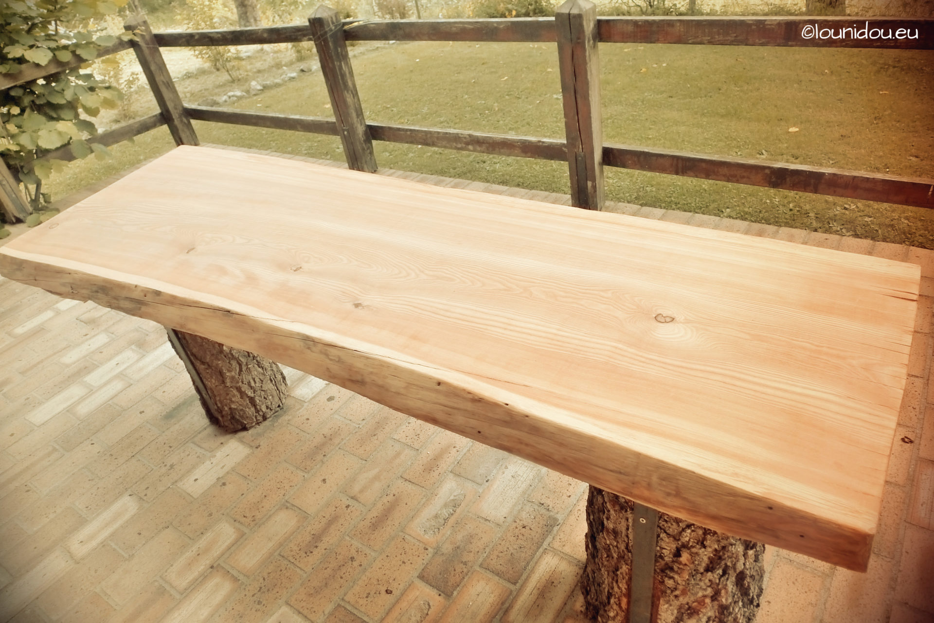 table en bois mélèze huilé