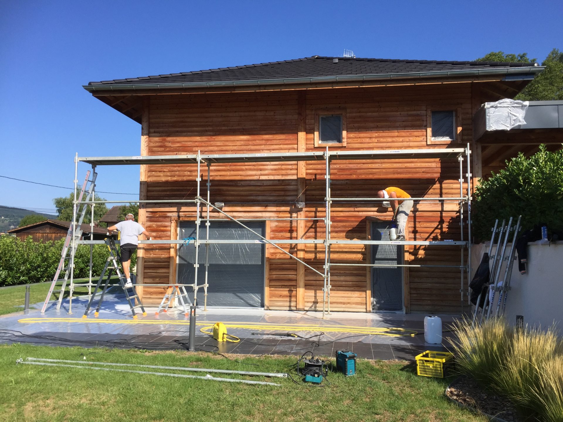 Opération de dégrisement d'une maison en bois