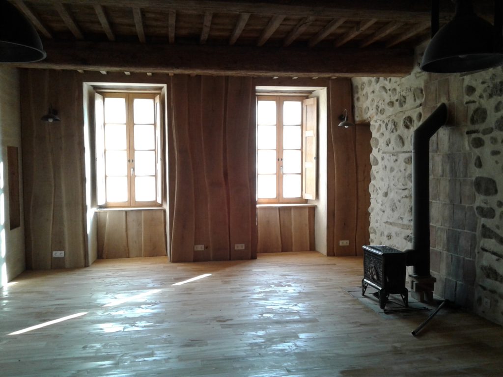 Boiseries sur un parquet huilé