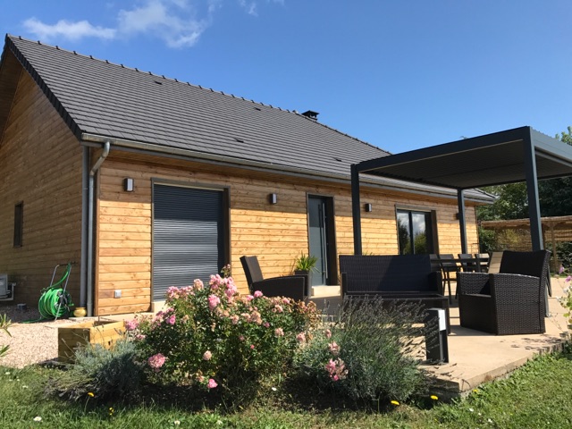 maison en bois bouny avec un bardage en douglas autoclave