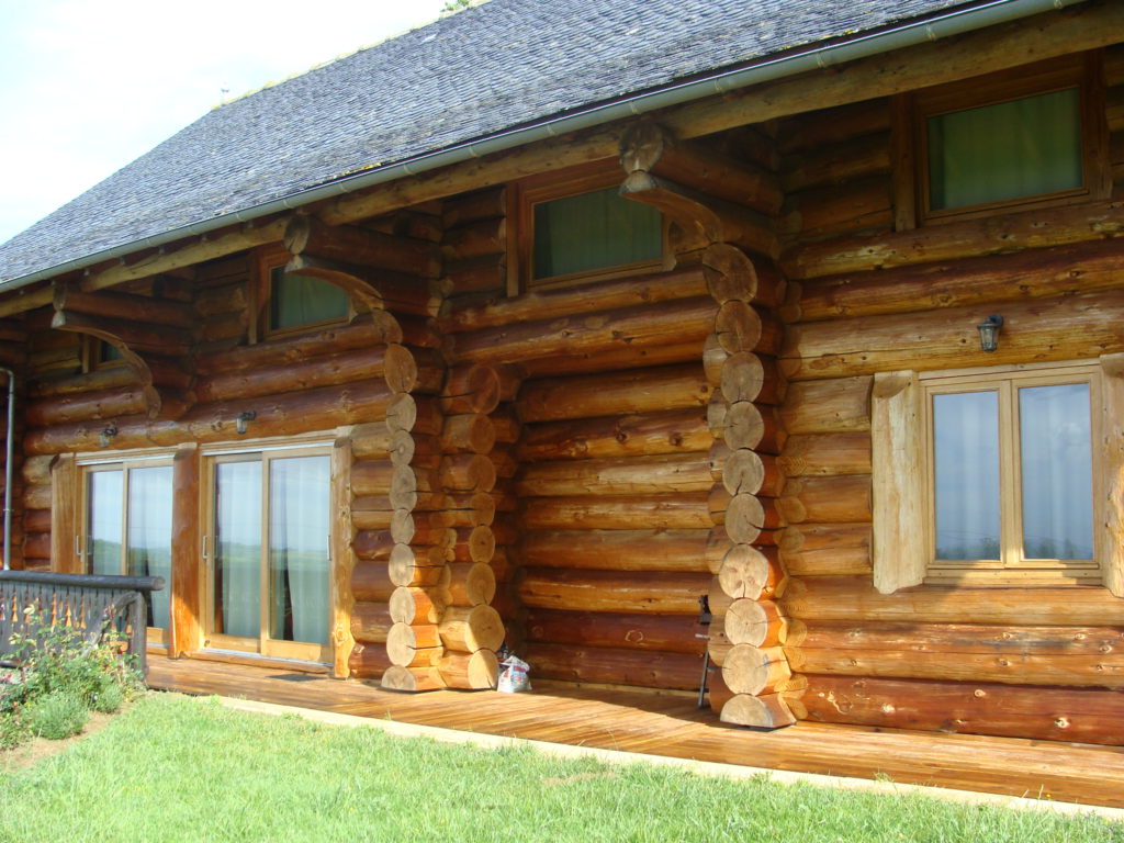 chalet fuste après l'application d'une huile saturateur bois