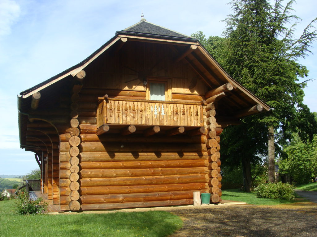Fuste (chalet en bois et rondins) entretenu avec une huile saturateur