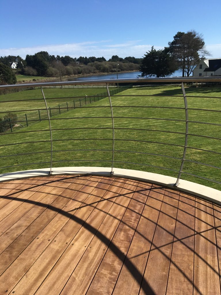 terrasse bois exotique comme un pont de bateau