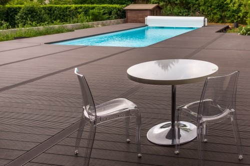 terrasse-piscine-bois-composite