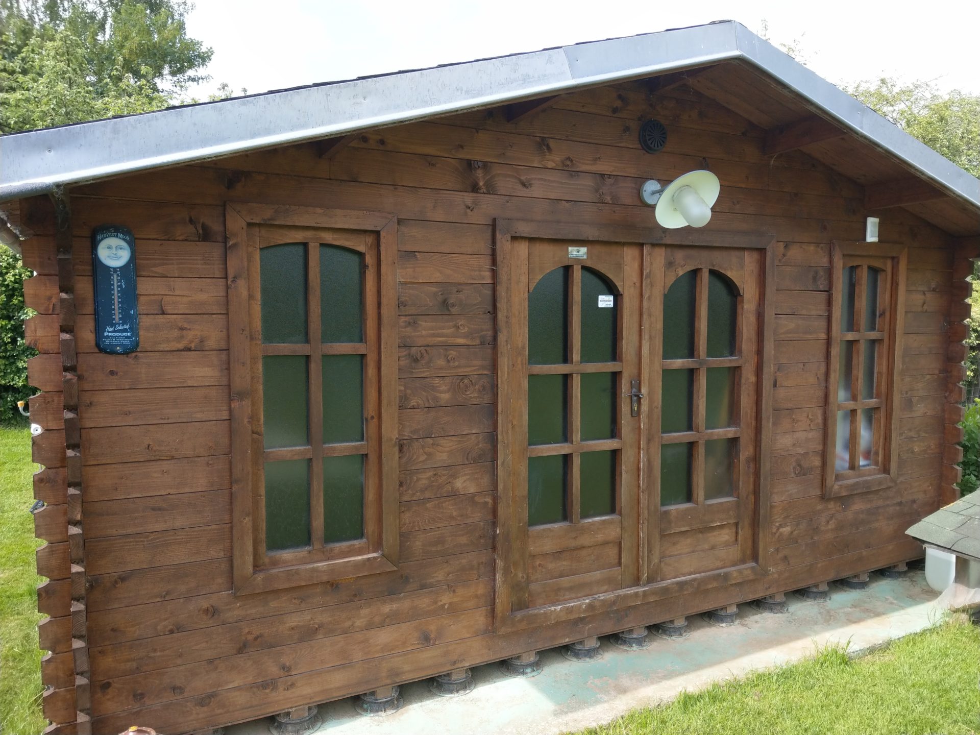 Chalet de jardin rénové