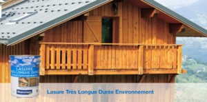 Lasure sur chalet en bois