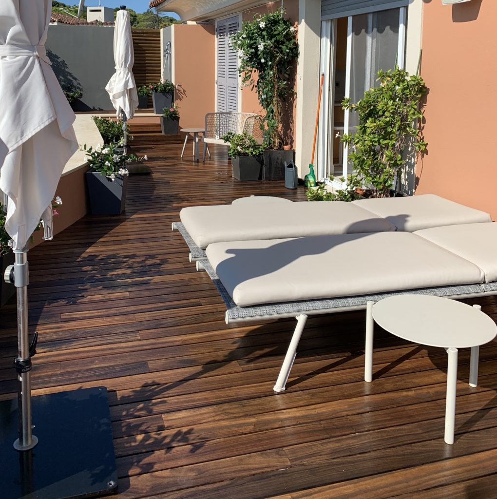 Terrasses en teck après l'application du produit Coriwood Terrasses Hydro