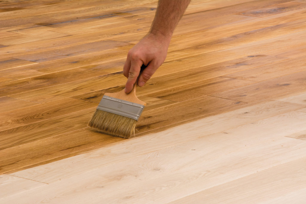 Comment redonner vie à son parquet en bois ?
