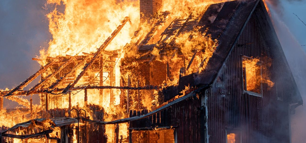 Comment choisir un traitement bois anti-feu ?