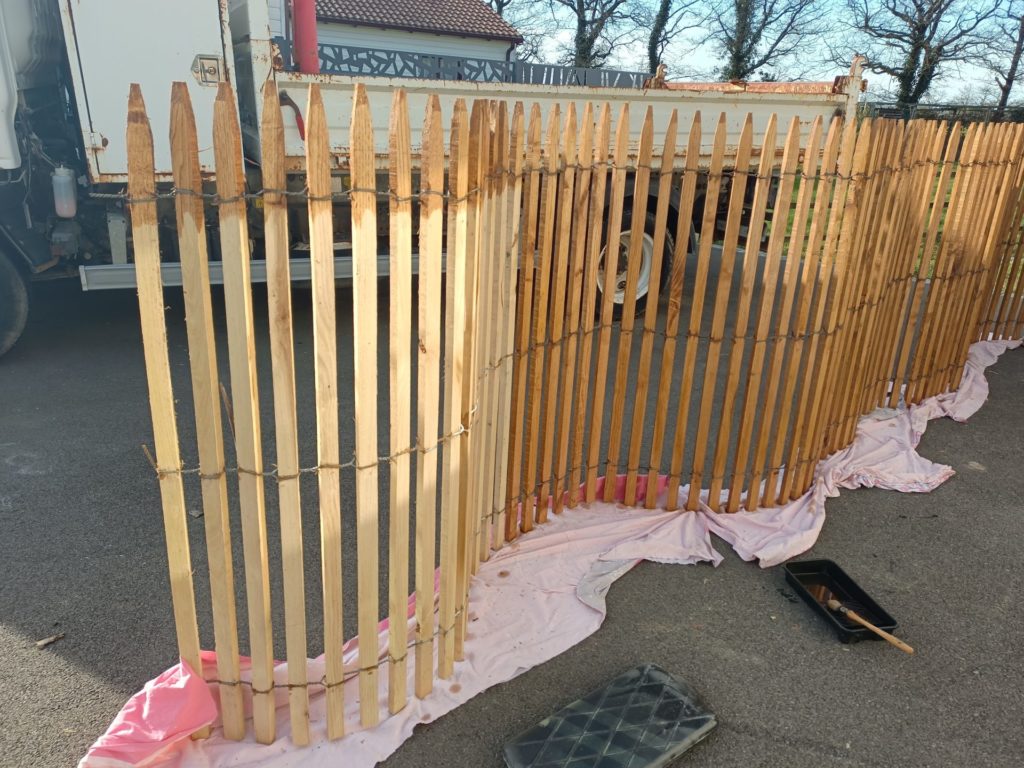 Ganivelles traitées par un saturateur